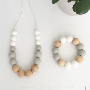 The Teething necklace